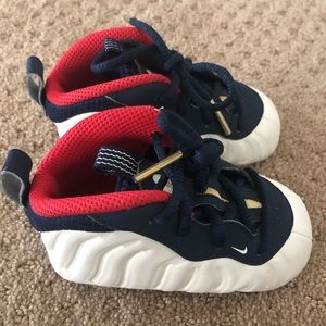 Unisex Nike infant walking shoes size 4C